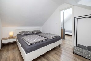 2 bedrooms, iron/ironing board, WiFi, bed sheets - Villa Baras garden - house with pool (Mirca)