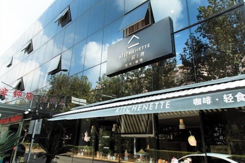 A&A Chain Hotel (Chuansha East Huaxia Road Subway Station)