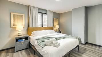 3 bedrooms, desk, WiFi, bed sheets