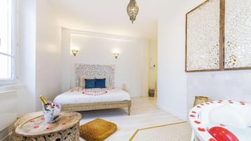 Iron/ironing board, travel crib, WiFi, bed sheets