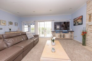 Smart-TV, peis og bøker