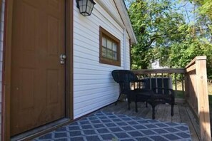 Terrace/patio - Cozy Private Cottage | Full Kitchen | 7-Min to IU (Bloomington)
