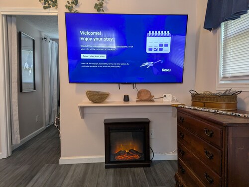 Cozy Private Cottage | Full Kitchen | 7-Min to IU