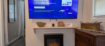 Cozy Private Cottage | Full Kitchen | 7-Min to IU