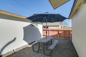 Outdoor dining - Studio 2 Mi to Feather River: Bring Your Pet! (Oroville)