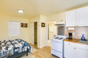 Iron/ironing board, Internet, bed sheets