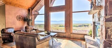 TV connectée, cheminée, baby-foot, table de tennis de table