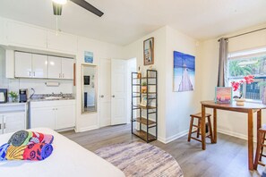 Bügeleisen/Bügelbrett, Reisekinderbett, WLAN, Bettwäsche