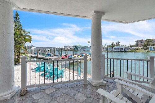 Intracoastal Waterside Studio 2 Blocks to Beach