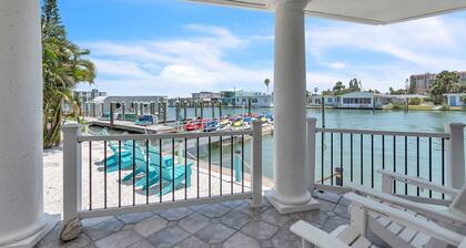 Intracoastal Waterside Studio 2 Blocks to Beach