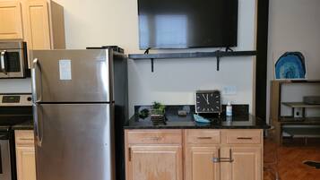Fridge, microwave, stovetop, cookware/dishes/utensils