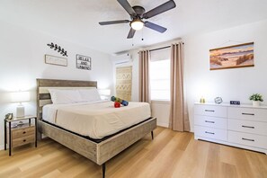 1 habitación, tabla de planchar con plancha, cuna de viaje y wifi 