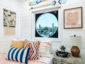 1 chambre, fer et planche à repasser, lit parapluie, Wi-Fi