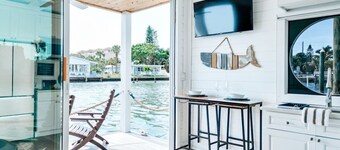 Breathtaking Beachy Houseboat on Clearwater Island