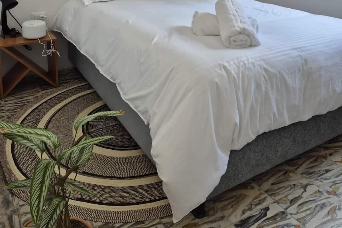 1 habitación, ropa de cama de alta calidad, cubrecamas y wifi gratis