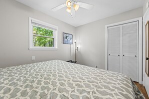 2 habitaciones, tabla de planchar con plancha, wifi y ropa de cama 