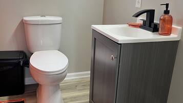 Toallas, jabón, papel de baño