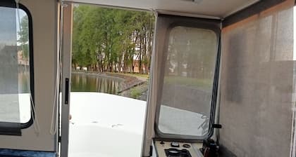 The sittele pleasure boat on the Canal du Nivernais