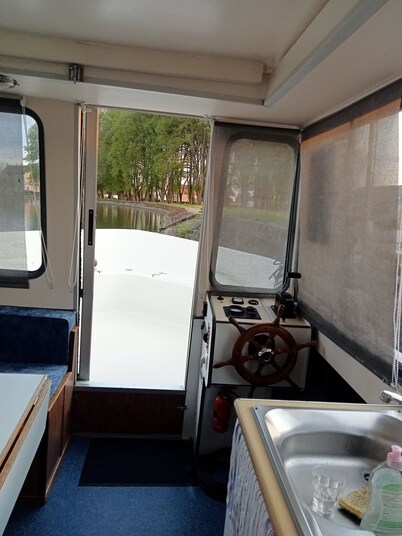 The sittele pleasure boat on the Canal du Nivernais