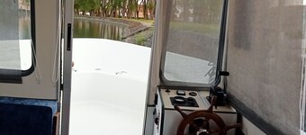 The sittele pleasure boat on the Canal du Nivernais