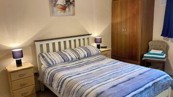 2 bedrooms, iron/ironing board, travel cot, free WiFi