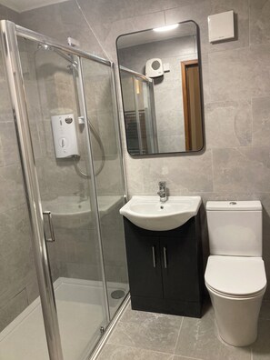 Shower, hair dryer, towels, soap - Harbour View at Sea Wharf, Westport  (Westport)