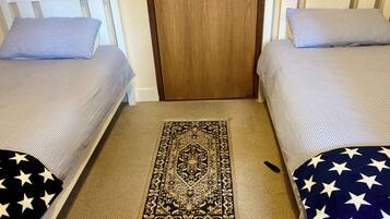 2 bedrooms, iron/ironing board, travel cot, free WiFi