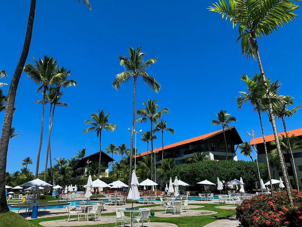 2 outdoor pools