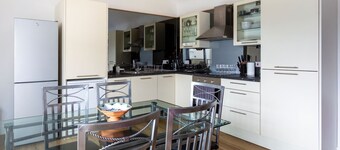 Merok Mill House, Luxury accommodation for 4 persons. 2 x king or 1 King + 2 sng