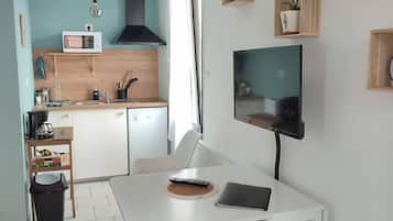 Frigorifero, microonde, macchina per tè/caffè, seggiolone