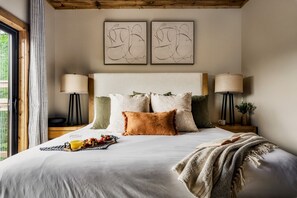 6 chambres, bureau, fer et planche à repasser, lit parapluie