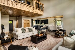 Smart-TV, Kamin, Tischtennisplatte, Bücher