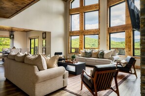 Smart-TV, Kamin, Tischtennisplatte, Bücher