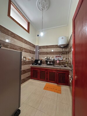 Senior Apartment, City View | Private kitchen