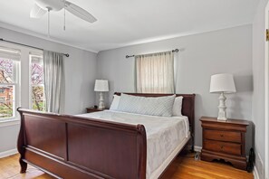 4 bedrooms, desk, iron/ironing board, travel cot