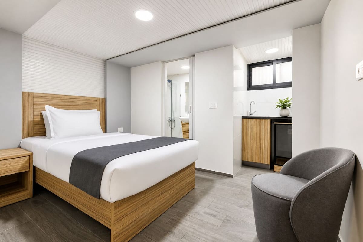 Economy Single Room, 1 Twin Bed | In-room safe, blackout drapes, soundproofing, WiFi (free)