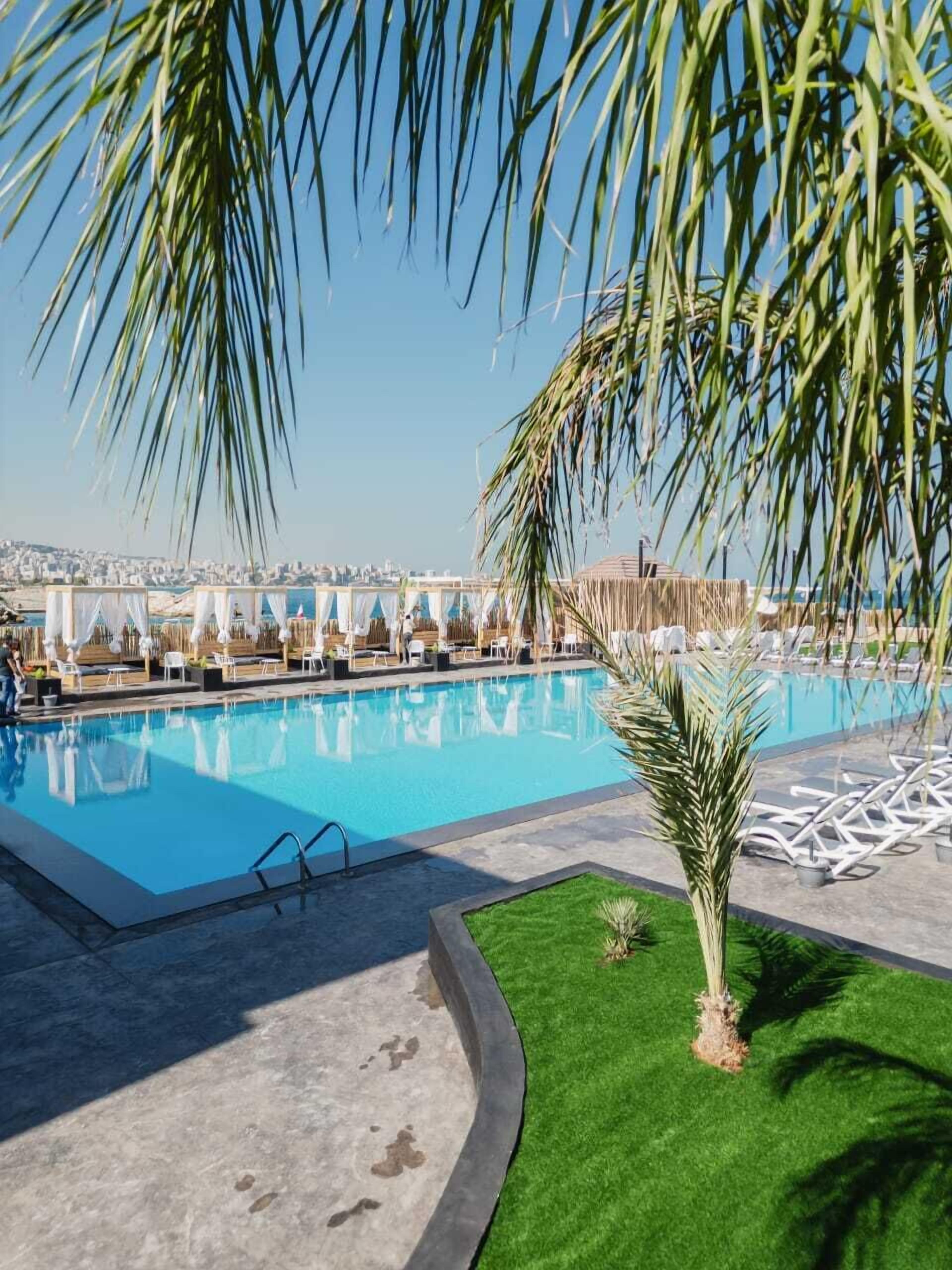 حمّام سباحة خارجي موسمي