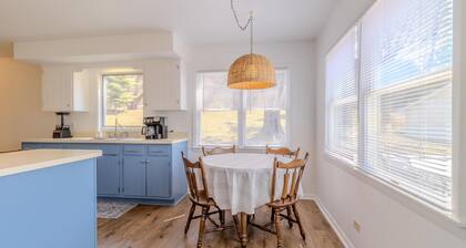 Charming 4-Bedroom Farmhouse Retreat Near the Lake