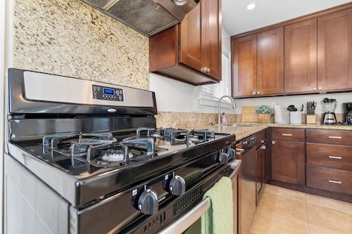 Universal Studio/ Burbank/LA Super Cute Home