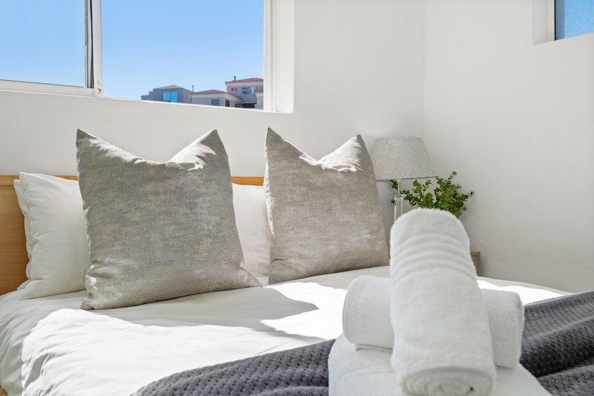 Balmoral Heights 20 - One Bedroom Apartment, Sleeps 2 - Cape Town