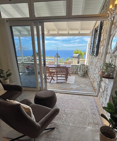 Pool, Amazing Sea View Master bedroom suite, King Bed, Outdoor Shower for 2