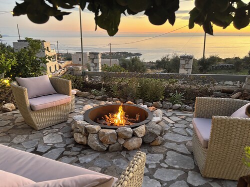 Pool, Amazing Sea View Master bedroom suite, King Bed, Outdoor Shower for 2 