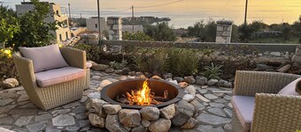 Pool, Amazing Sea View Master bedroom suite, King Bed, Outdoor Shower for 2 