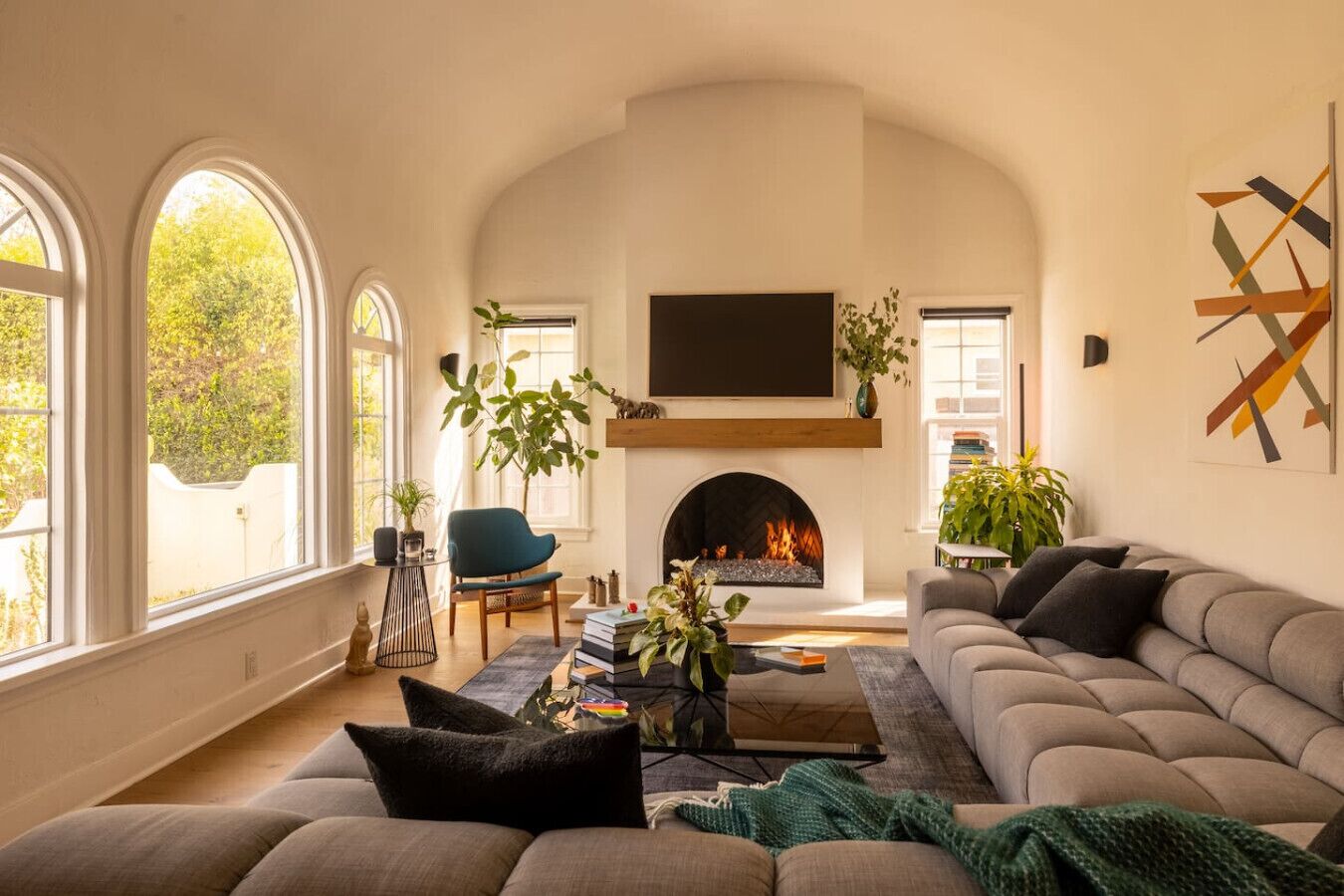 Smart TV, books, offices