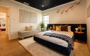 3 bedrooms, desk, iron/ironing board, free WiFi