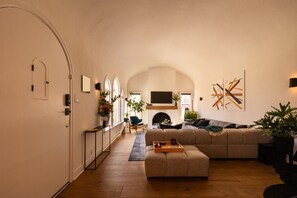 Smart TV, books, offices