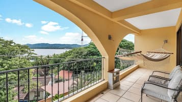 Condo, ban công, quang cảnh biển | Ban công