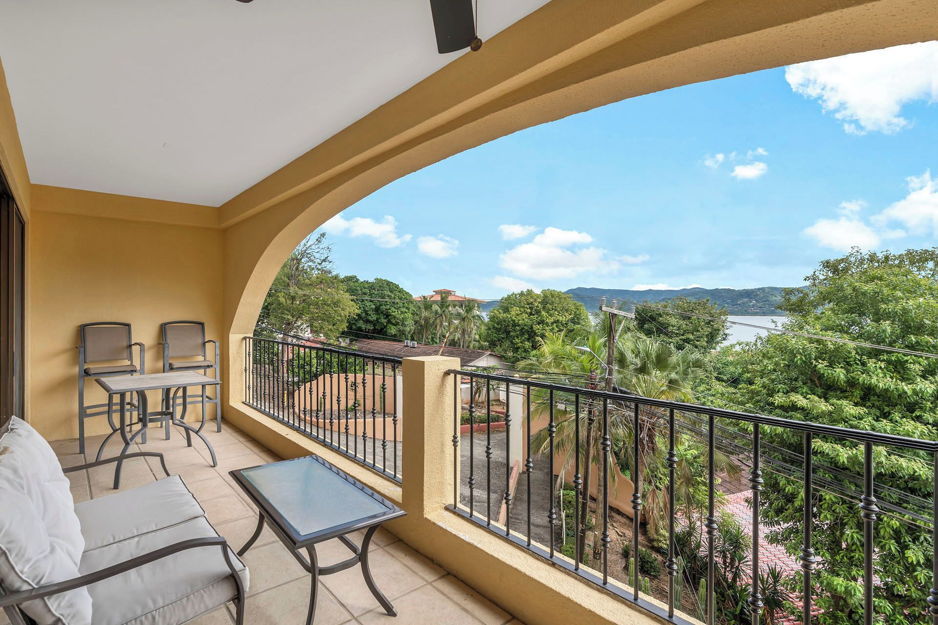 Kondominium, balkon, pemandangan samudra | Balkon