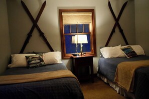 4 camere, una scrivania, ferro/asse da stiro, Wi-Fi gratuito