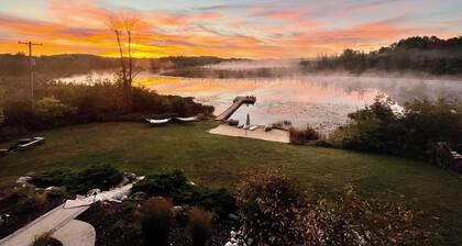 Lakefront Lodge & Carriage House-65 Acres-Private Lake, Gourmet Kitchen